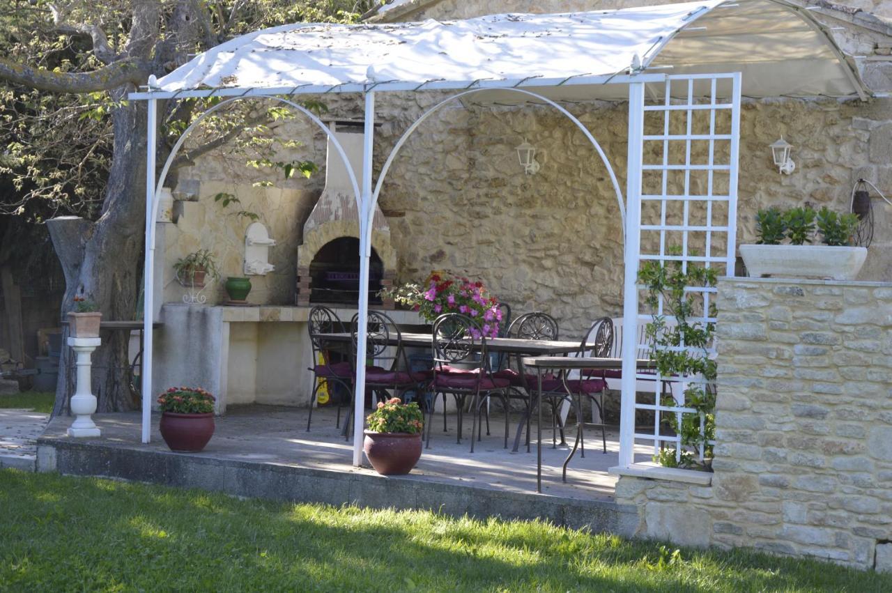 Le Mas Du Chat Bed & Breakfast กาวายง ภายนอก รูปภาพ